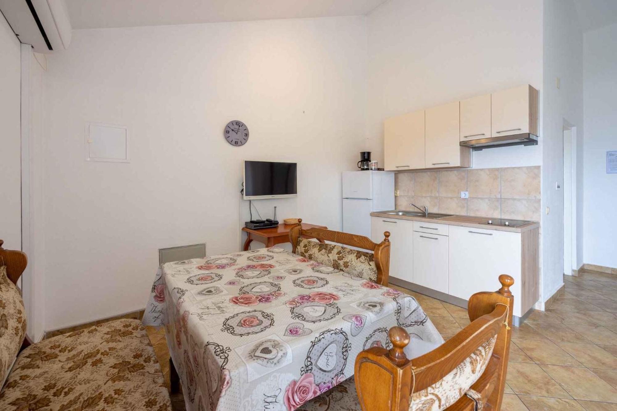 In Crikvenica With One-bedroom 3 Apartment *